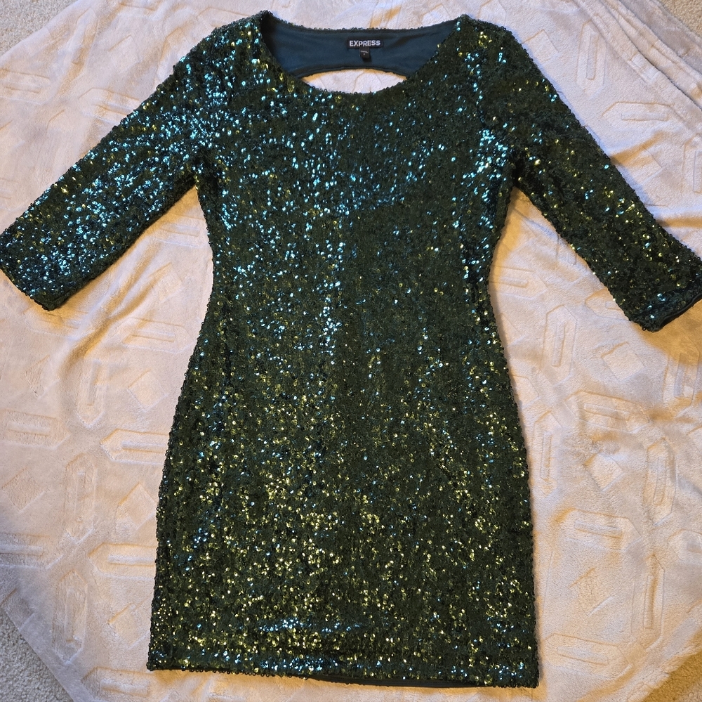 Express Green Sequin Dress Size 4 Festive Mini 3/4 Sleeve Key Hole Back